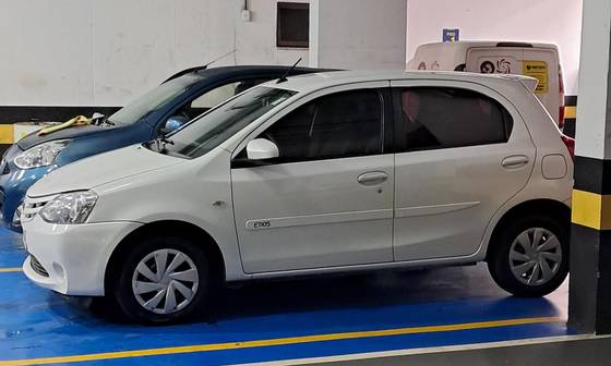 TOYOTA ETIOS 1.5 XS 16V FLEX 4P AUTOMÁTICO TOYOTA ETIOS 1.5 XS 16V FLEX 4P AUTOMÁTICO